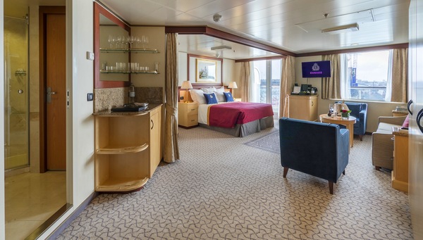 CUNARD Queen Elizabeth Q5 Q6 Suite 0.jpg